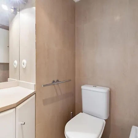 Modern & Spacious 2-bedroom With Balcony In Campolide Lägenhet Lisboa