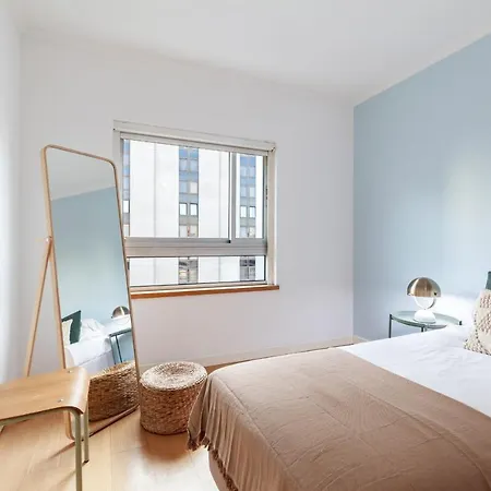 Modern & Spacious 2-bedroom With Balcony In Campolide 公寓 Lisboa