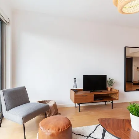 Modern & Spacious 2-bedroom With Balcony In Campolide Διαμέρισμα Lisboa